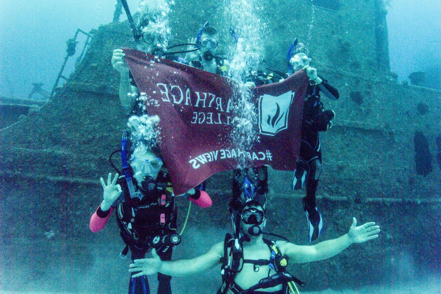 Underwater exploration: Students scuba dive in Honduras for the J-Term study tour Biodiversity, Brains and Behavior.